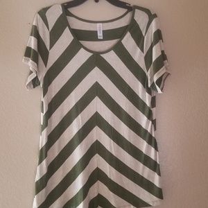 NWOT LuLaRoe Classic T - Size L